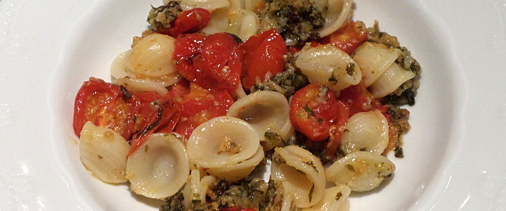 Pasta con pomodorini al forno alla barese