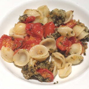 Pasta con pomodorini al forno alla barese