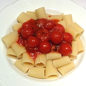 rigatoni con salsa di pomodorini