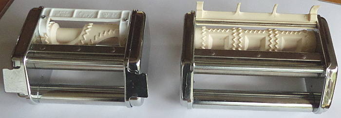 Schneidevorrichtungen für Agnolotti (li) und Ravioli (re)