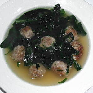 Cicorie con polpettine in brodo