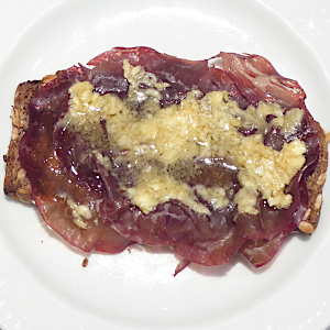 Crostini alla mocetta e miele