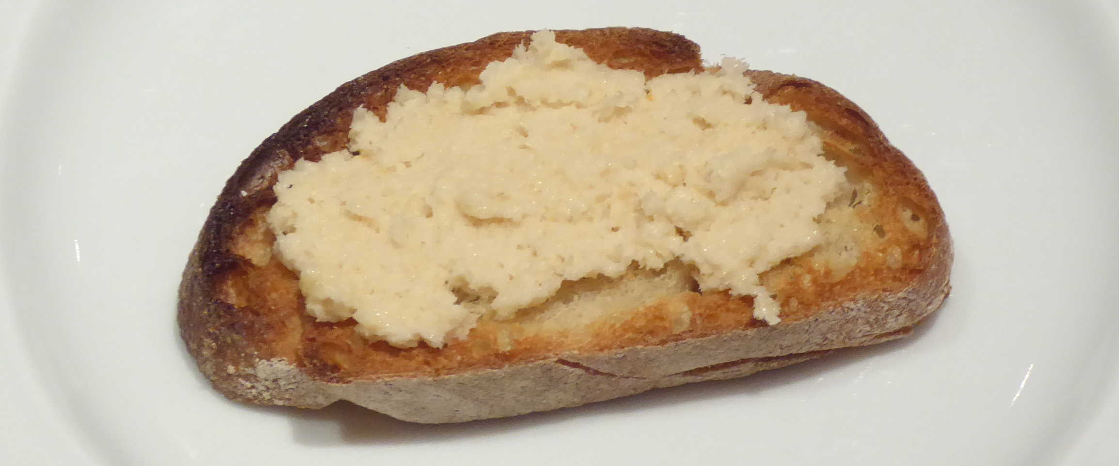 crostini alla salsa di pinoli