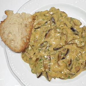 Crostini con funghi porcini brodettati