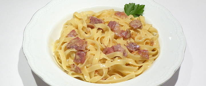 Fettuccine alla papalina