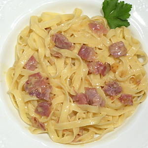 Fettuccine alla papalina