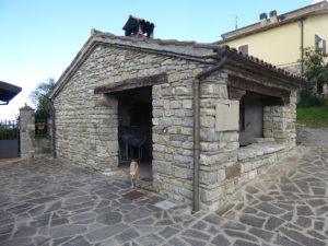 Öffentlicher Nachbarschafts-Ofen zum Brotbacken