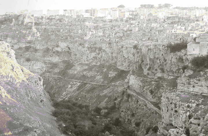 Schlucht der Gravina di Matera mit Sassi