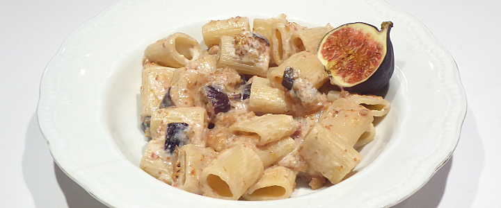 mezze maniche ai fichi e ricotta