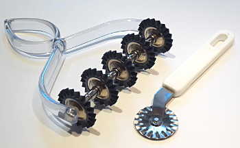 Ravioli-Schneidroller und Teigrad