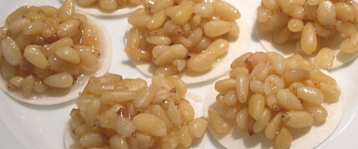 Pinoccate - Süßigkeit aus Zucker und Pinienkernen