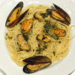 spaghetti con le cozze in bianco