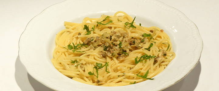 Spaghetti con le vongole in bianco