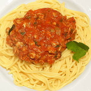 Spaghetti con le vongole in rosso