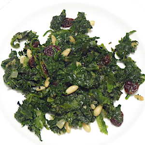 Spinaci con uvetta e pinoli