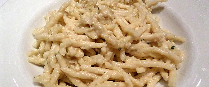 Trofie alla salsa di pinoli